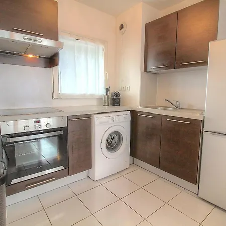 Charming 1-bedroom 'don Juan' With Air Conditioning And Parking Appartement