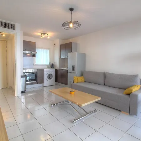 Charming 1-bedroom 'don Juan' With Air Conditioning And Parking Appartement *